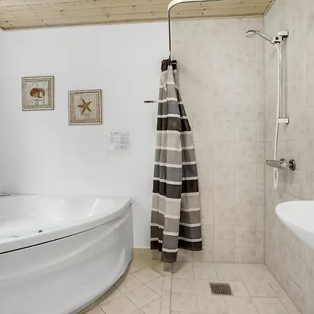 度假居 Gorgeous In With Sauna 加斯庭